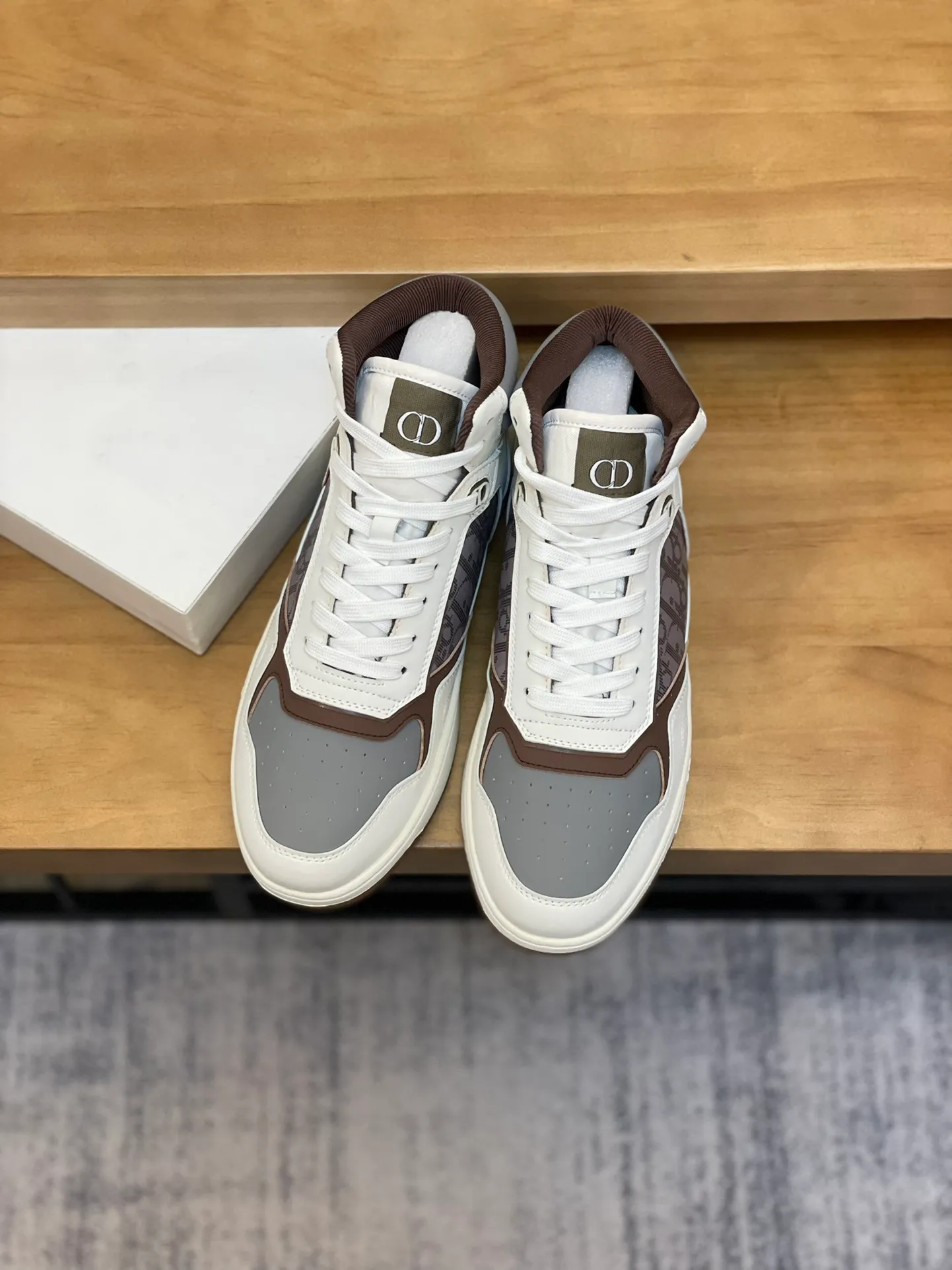 Men's shoes: 💰P460¥ Product trademark: Dior* "Dior*" high-top casual shoes Regular size: 38-44 (can be customized to 45.46) Product materials: Upper imported cowhide stitched with original fabric, breathable lining, original outsole. Number: 1006